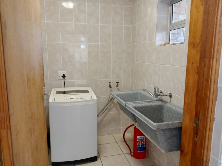 4 Bedroom Property for Sale in Struisbaai Western Cape